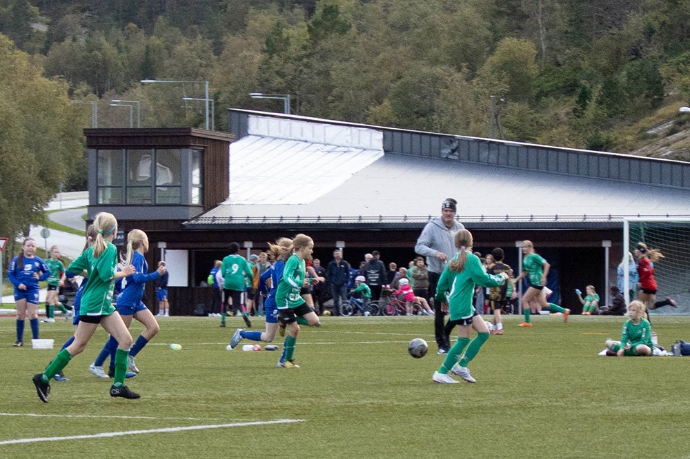 Youth football in Svelgen