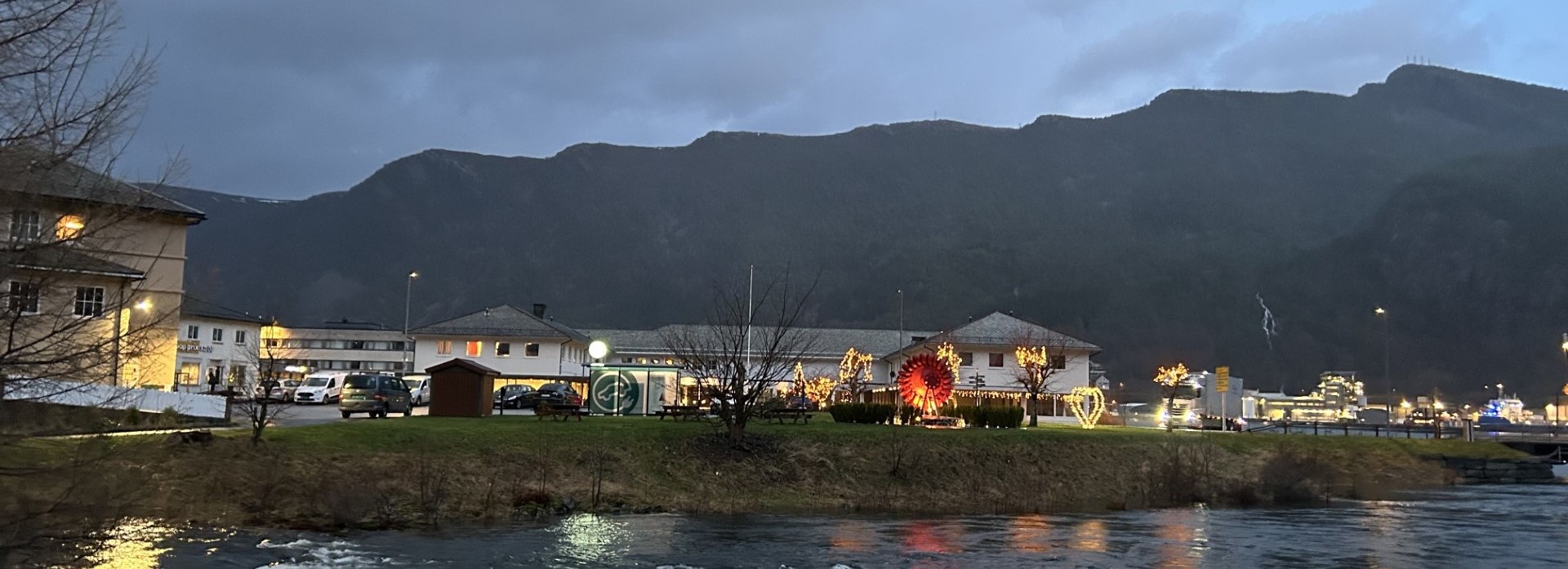 A lit winter scene in Svelgen