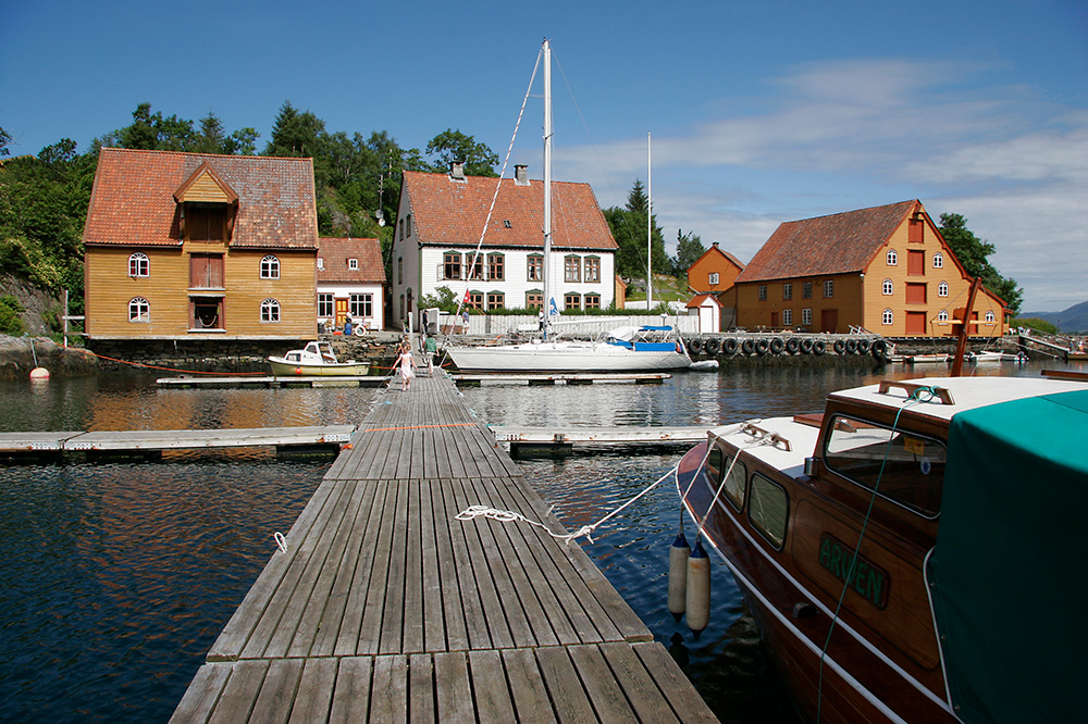 Rugsund, the old trading post on the shipping route