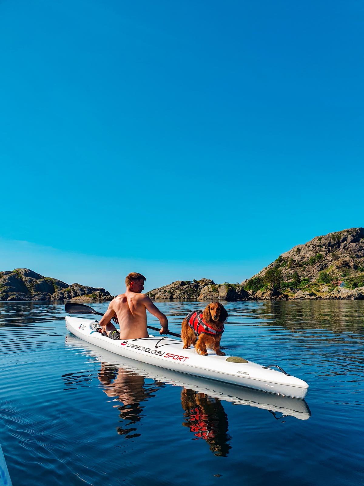Stina and Fredrik kayaking