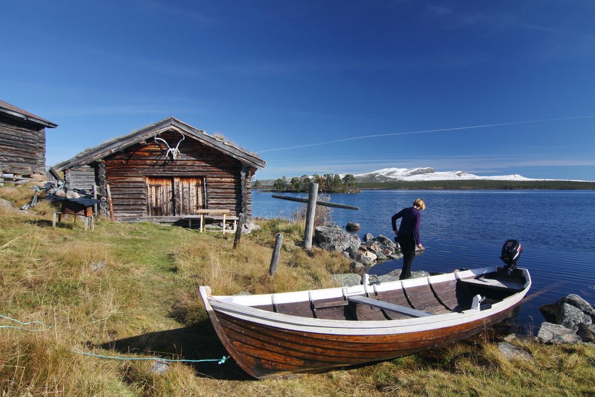 Fiskevollen seen across the water from the Fiskvik side of Sølensjøen