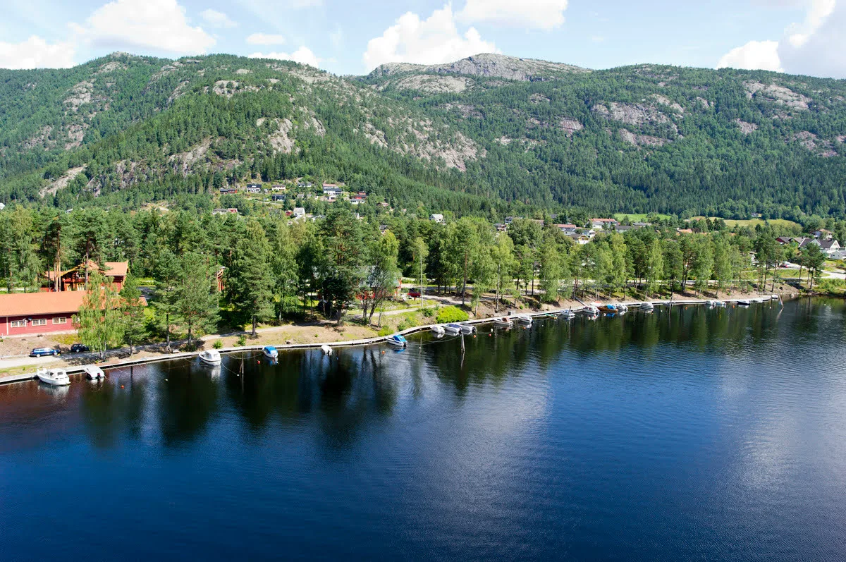 Boat dock at Byglandsfjord with crystal-clear lake